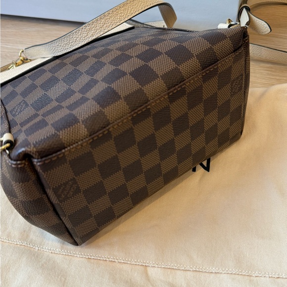 LOUIS VUITTON Damier Ebene Clapton Backpack in Creme. - Picture 11 of 14